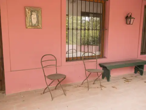 Casa 10 ambientes con 4 baños
