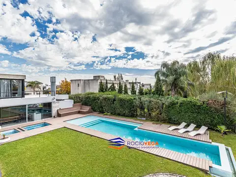 Casa 7 ambientes con 5 baños