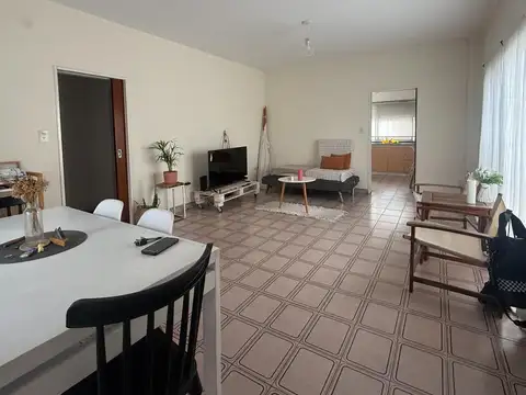 Italia 1100, Piso PB