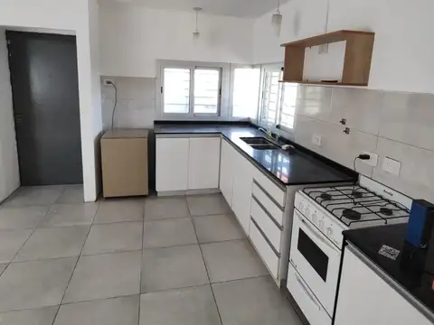 Casa en Alquiler con 1 cochera