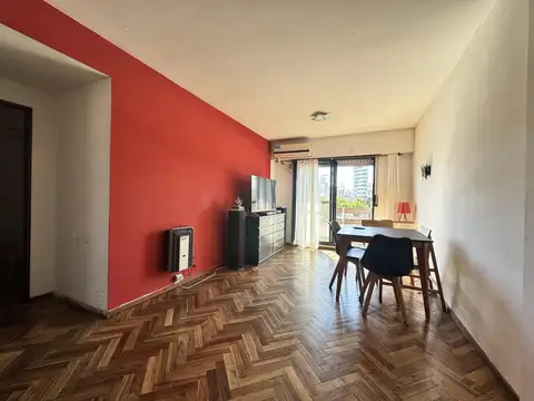 VENTA - Departamento de dos dormitorios con balcón - Pichincha, Rosario.