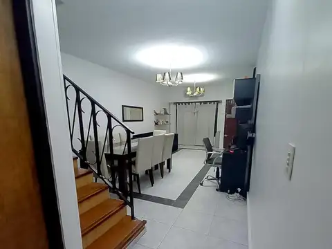 Depto Tipo Casa 3 ambientes con 2 baños