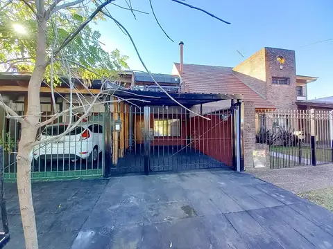 Venta PH 3 ambientes con jardin, parrilla y cochera en Castelar Norte.