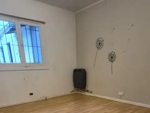 Casa 4 ambientes con 1 baño