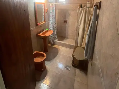 VENTA DE CASA CON GALERIA Y PILETA, ANDINO.