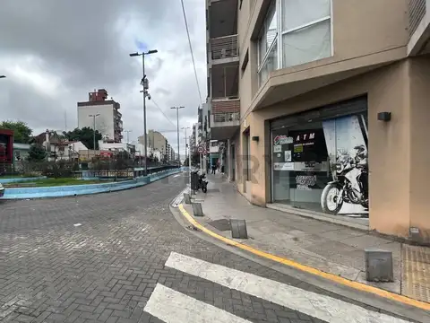 Avenida Nazca 3000, Piso 0