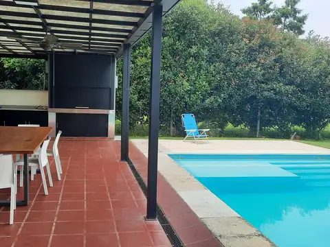 Casa en  ALQUILER ANUAL BARRIO CUBE