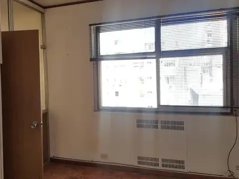VENTA OFICINA LUMINOSA PISO ALTO - SAN NICOLÁS - LISTA PARA USAR - COLEGIO CIENCIAS ECONOMICAS