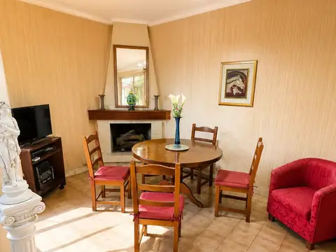 Casa en Venta con 3 cocheras