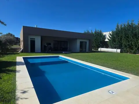 Casa en Venta en Haras Santa María, USD 330.000