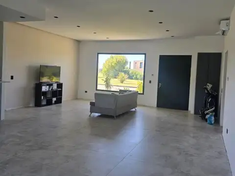 Casa 6 ambientes con 3 baños