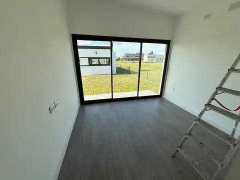 REMAX VENDE CASA A ESTRENAR EN SOLARES DE PAUCKE