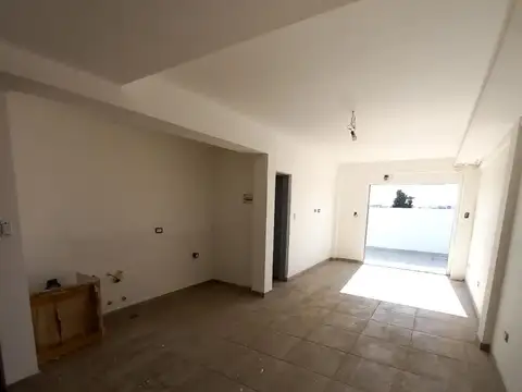 Amplio monoambiente con balcón en Ciudadela