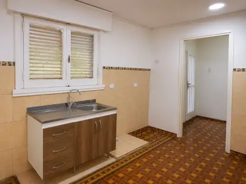 VENTA CASA 2 AMB CON LOTE - BERAZATEGUI