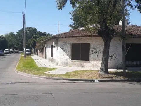 Casa en venta - 3 Dormitorios 3 Baños 1 Cochera - 458Mts2 - Villa Ballester