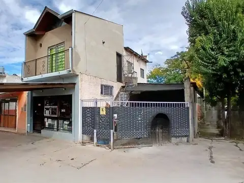Casa - Local comercial + Estructura para 3 locales