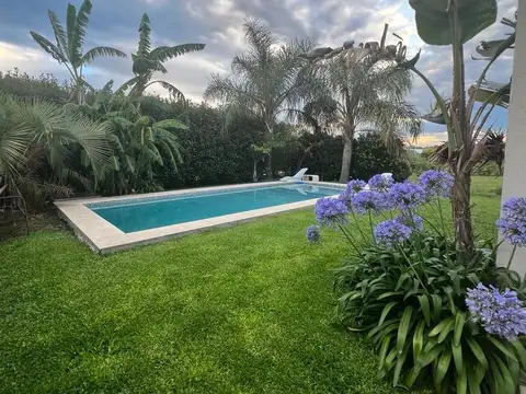 Hermosa  casa con diseño en Barrio San Eduardo, Pilar del Este