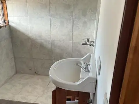 PH 3 amb en primer piso por escalera con pequeña terraza.