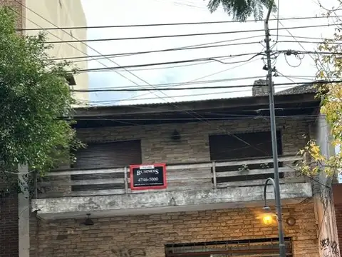 CHALET 2 PLTAS. CON LOCAL Y GARAGE