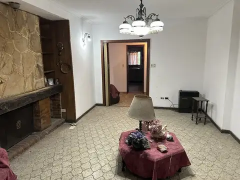 CHALET 2 PLTAS. CON LOCAL Y GARAGE