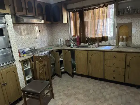 CHALET 2 PLTAS. CON LOCAL Y GARAGE