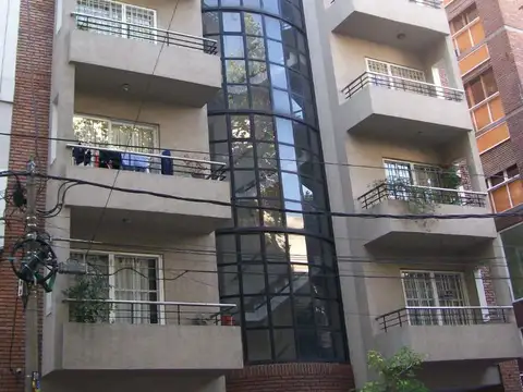2 AMBIENTES AL FRENTE CON BALCÓN