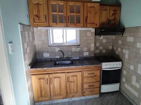 Depto Tipo Casa en Alquiler en Sarandi, $ 420.000