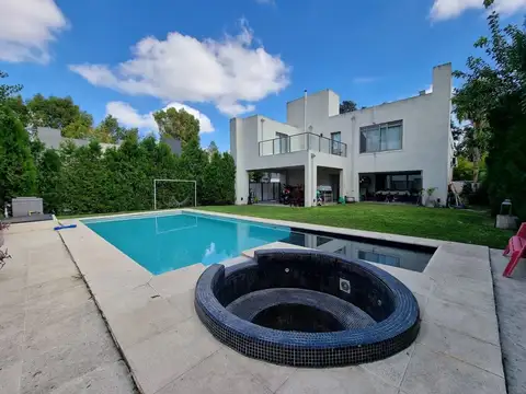 Casa en Venta en Villa Gobernador Udaondo, USD 485.000