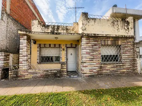 Vta casa 3 ambientes a refaccionar Coronado