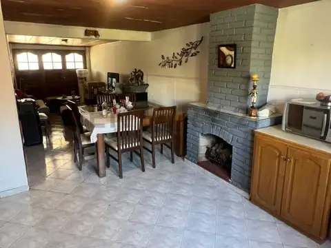 Casa 6 ambientes con 1 baño