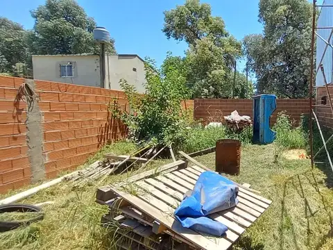 Galpón en Venta en French al 1500