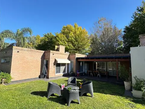Casa 4 ambientes con 3 baños