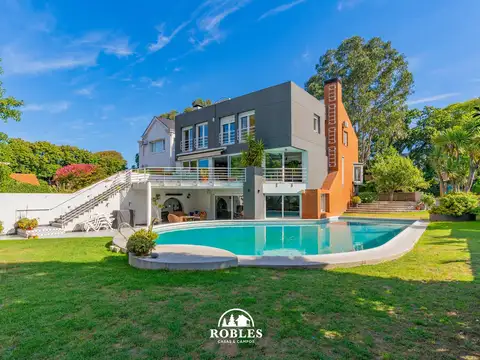 Importante Residencia estilo moderno