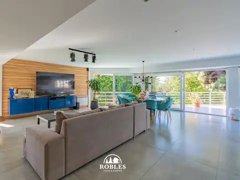 Importante Residencia estilo moderno