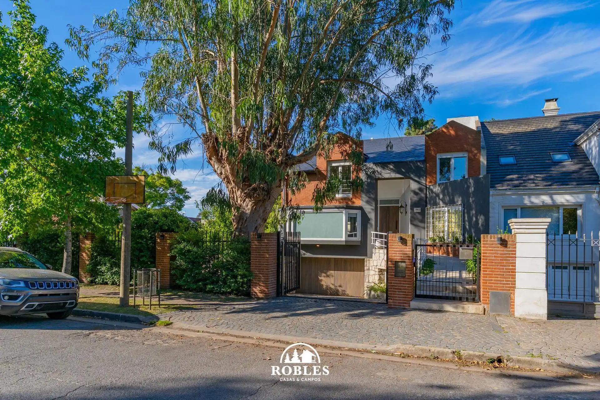 Importante Residencia estilo moderno