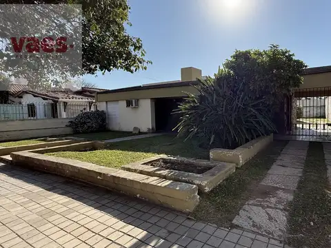 VENTA – Casa de 3 dormitorios con gran lote y quincho en Urca