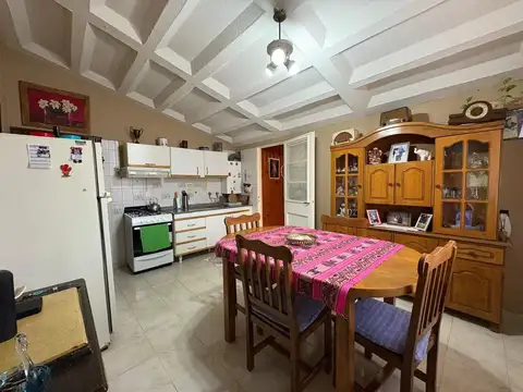 VENTA CASA 2 DORMITORIOS /COCHERA /PATIO /DEPOSITO