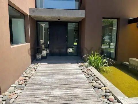 Casa en Alquiler de 3 dormitorios