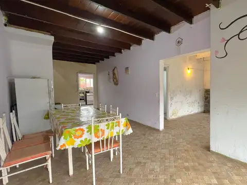 Casa a reciclar 4 ambientes Permuta Camet