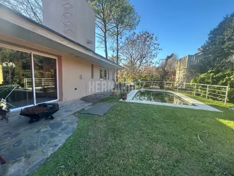 Casa en Alquiler con 3 cocheras
