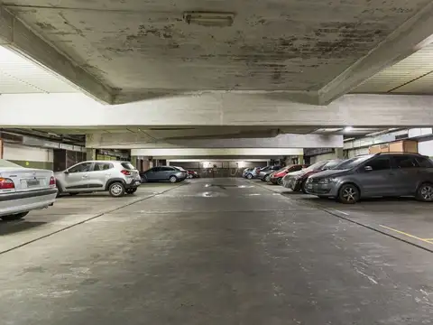 VENTA COCHERA CUBIERTA  ZONA PARQUE SAAVEDRA