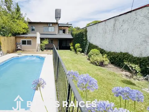 Casa en Venta con 2 cocheras