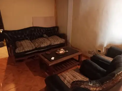 Casa 7 ambientes con 2 baños