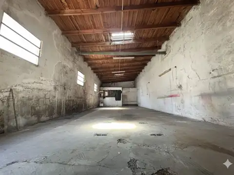 GALPON EN VENTA LA PLATA CON HABITACIONES