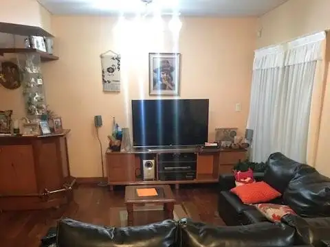 Casa en Venta en Bernal Oeste, USD 350.000