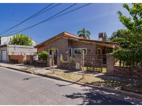 CASA DE TRES DORMITORIOS, PJE. ALZUGARAY 753, SAN LORENZO