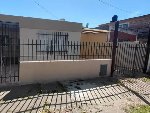 VENTA CASA DOS DORMITORIOS CON COCHERA