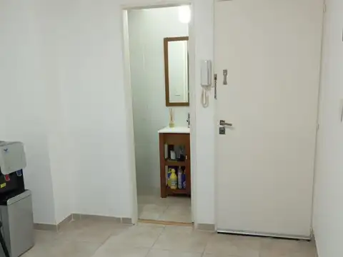 Oficina comercial impecable de 18 mts2 con baño