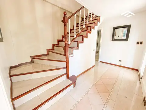 Casa 6 ambientes con 4 baños