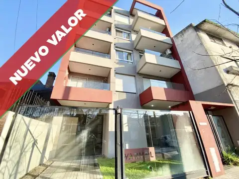 Amplio departamento 2 ambientes con cochera.